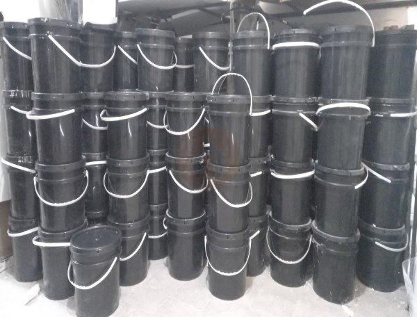 Barbotina de Gres claro tacho de 16kg Marca Crecer